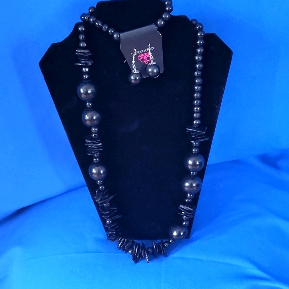 Black necklace set